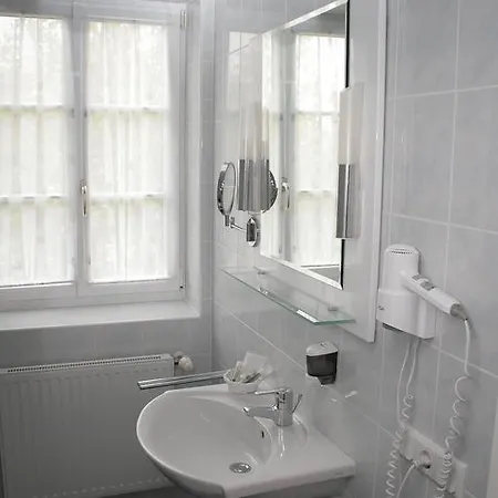 לינה וארוחת בוקר Gaeste- Und Vitalhaus Sauer קיצק אים זאוזל