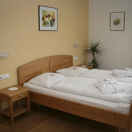 לינה וארוחת בוקר Gaeste- Und Vitalhaus Sauer 4*